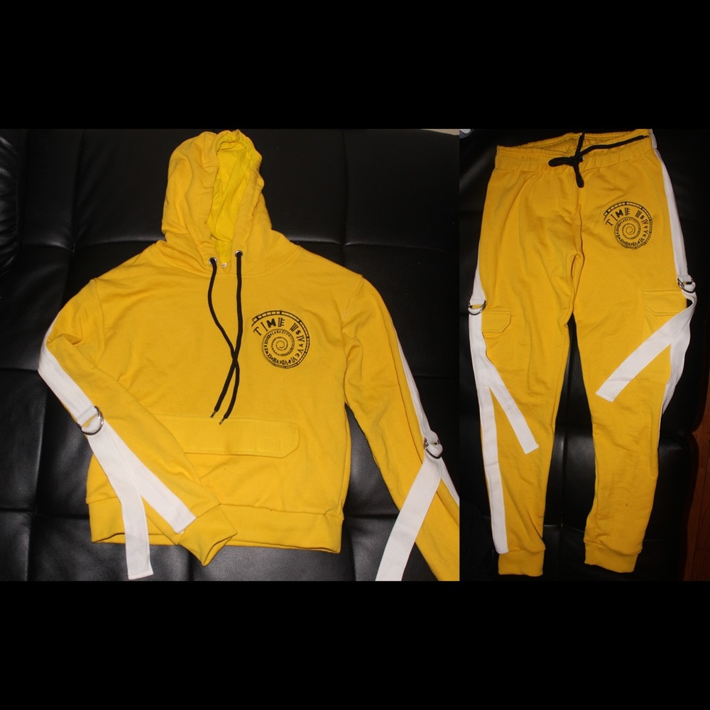 Tracksuits - Picture 2 of 4